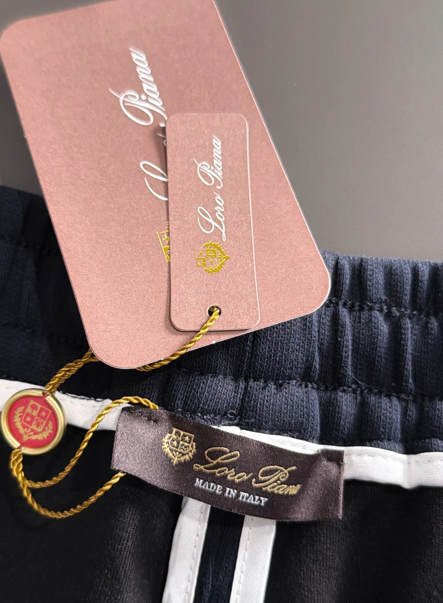 Next day shipment LP high quality Loro Piana 26ss autumn and winter new high-quality trousers Compare real-life details at will A perfect choice for autumn and winter. A must-have item. Sizes: M to 3XL (please state your height and weight when placing an order)